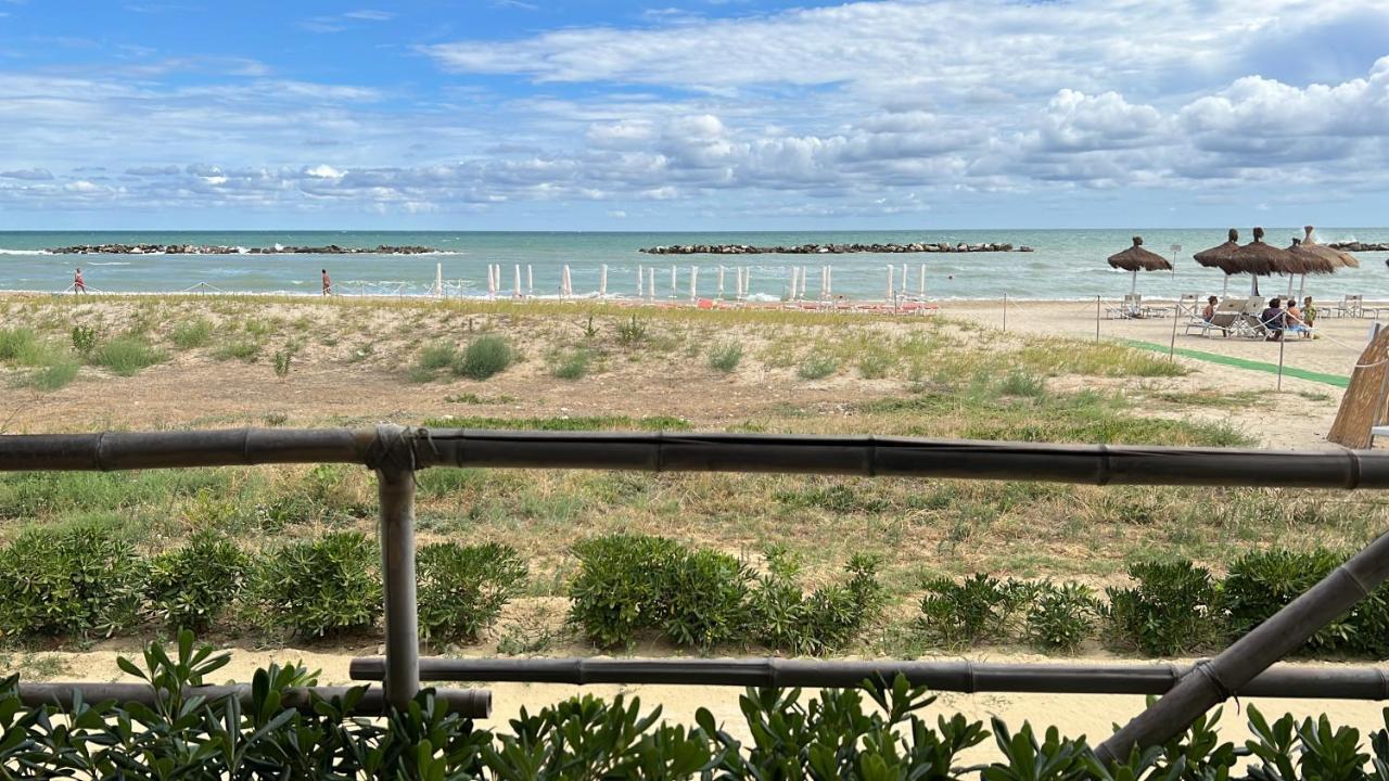 פרנקווילה אל מארה Abruzzodamare Amazing Apartments With Romantic Sea View מראה חיצוני תמונה