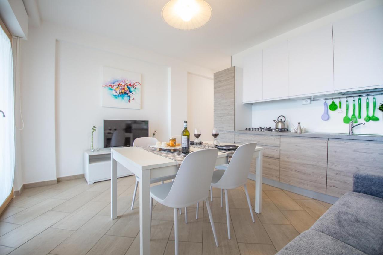 פרנקווילה אל מארה Abruzzodamare Amazing Apartments With Romantic Sea View מראה חיצוני תמונה
