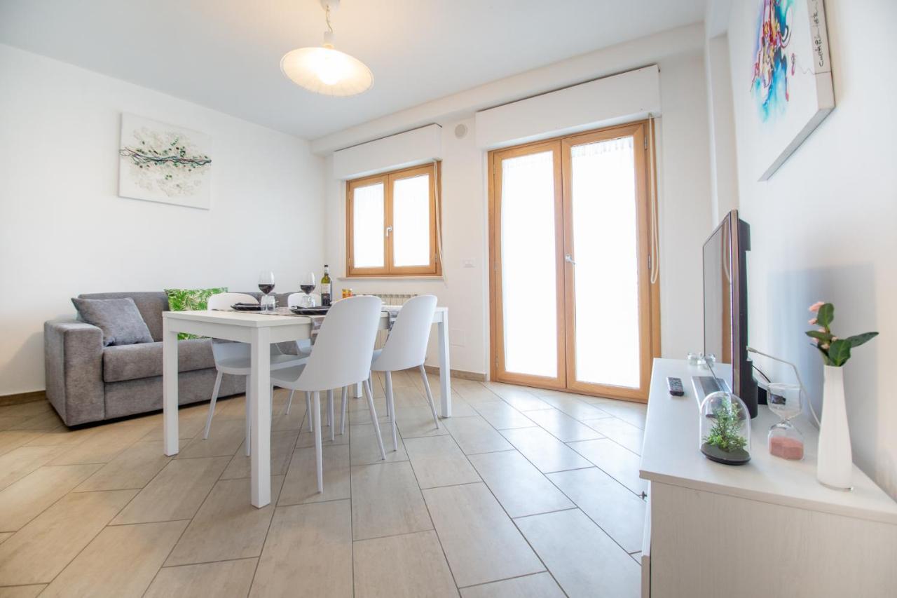 פרנקווילה אל מארה Abruzzodamare Amazing Apartments With Romantic Sea View מראה חיצוני תמונה