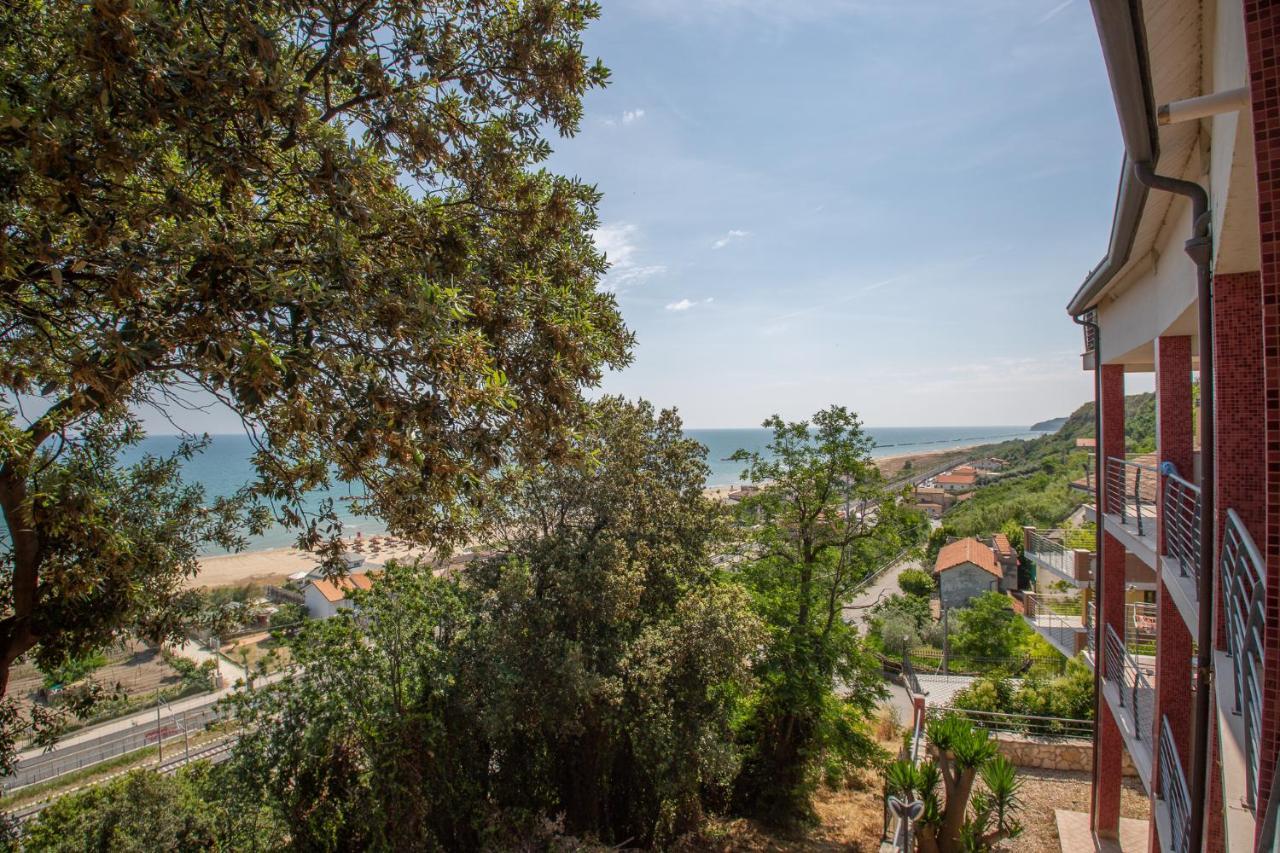 פרנקווילה אל מארה Abruzzodamare Amazing Apartments With Romantic Sea View מראה חיצוני תמונה